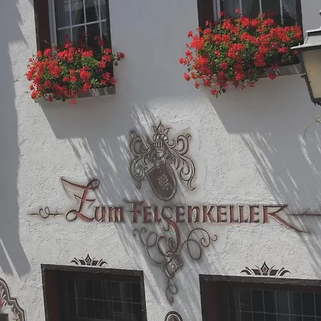 Otel Felsenkeller 3*