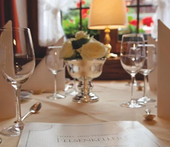 Felsenkeller Hotel 3*